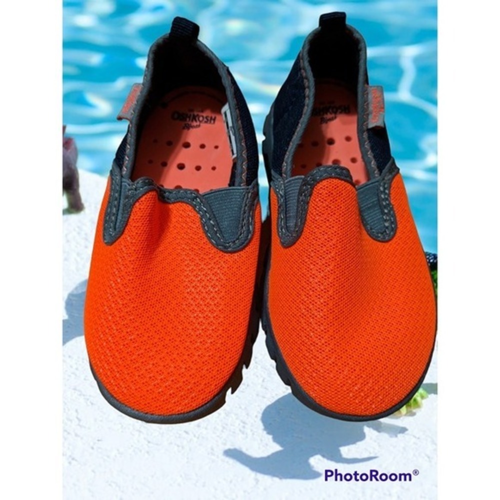 Boy's Osh K'osh Swim Shoes Size 9‎